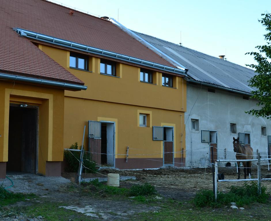 Hotel Penzion Eqilon Mělník Exterior foto